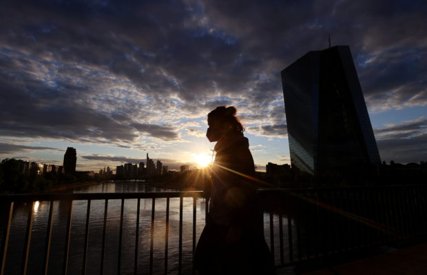  People enjoy an evening stroll in front of the skyline and the European Central Bank (ECB) as the spread of the coronavirus disease (COVID-19) continues in Frankfurt, Germany, May 23, 2021.  REUTERS/Kai Pfaffenbach     TPX IMAGES OF THE DAY