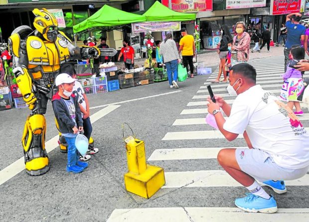 The experiment to pedestrianize Session Road in Baguio City every Sunday has become a tourist attraction because of costumed performers. STORY: In Baguio, curbs proposed to ease Sunday crowding