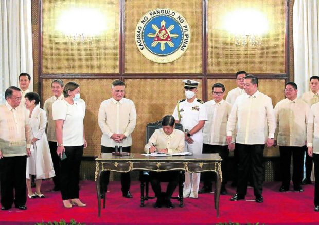CRIME DETERRENT President Marcos signs the SIM Card Registration Act in a ceremony witnessed by Vice President Sara Duterte and leaders of the Senate and the House of Representatives at Malacañang on Monday. The President says the new law will provide “a strong deterrence against the commission of wrongdoing.” —MARIANNE BERMUDEZ. STORY: SIM card registration law signed amid privacy concerns