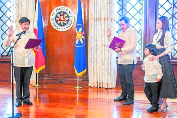 President Marcos administers the oath of office to film and television director Paul Soriano as presidential adviser for creative communications in Malacañang on Monday. Soriano, one of the key people behind the successful election campaign of the President, is joined by his wife, actress and celebrity endorser Toni Gonzaga, and their son, Severiano Elliott or Seve. STORY: 