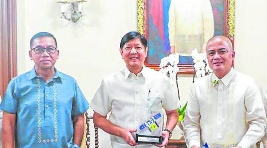 President Marcos with (left) Science Secretary Renato Solidum and Philippine Space Agency chief Joel Joseph Marciano