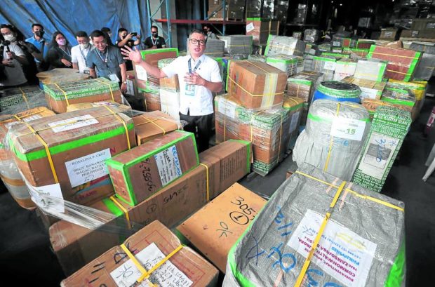 The BOC releases nearly 2,000 unpaid and abandoned "balikbayan" boxes