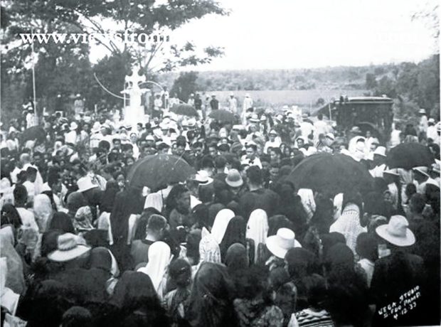 A burial rite in Candaba town in the 1920s that drew hundreds of people.