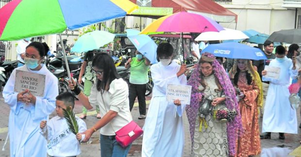 RELIGIOUS CHARACTERS Instead of parading as creepy and ghoulish creatures, Catholics in Betis, Guagua town, in Pampanga wear costumes of saints in a celebration on Sunday, ahead of Tuesday’s All Saints’ Day. —BETIS HERITAGE CHURCH-SANTIAGO APOSTOL PARISH FACEBOOK