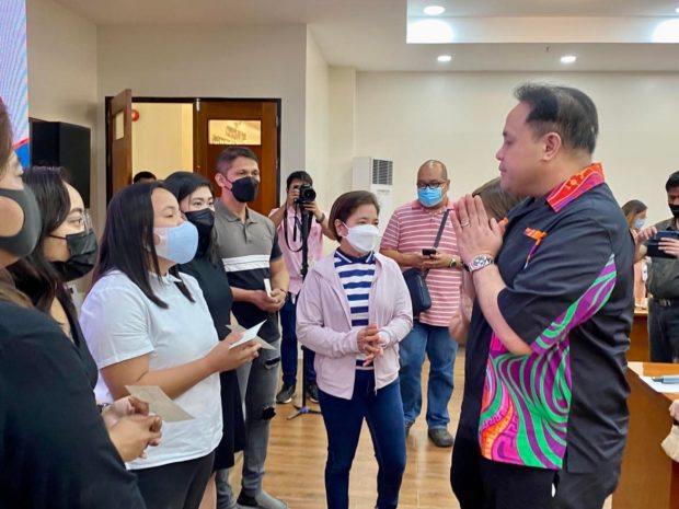 Pampanga Gov. Dennis Pineda hands the financial assistance to the relatives of five rescuers who were killed while saving flood victims in San Miguel town, Bulacan at the height of Super Typhoon Karding last Sept. 25. (Photo courtesy of Pampanga PIO) 