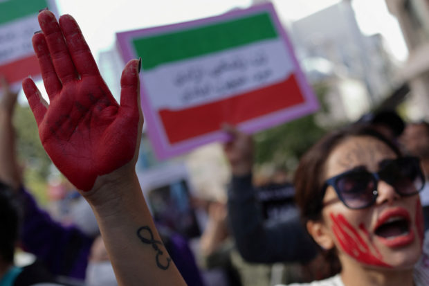 Iranian women demand political change