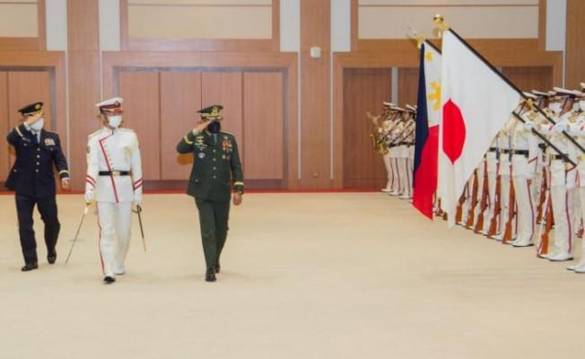 Japanese Ground Self-Defense Force Chief of Staff Gen. Yoshida Yoshihide and Commanding General, Philippine Army Lt. Gen. Romeo S. Brawner, Jr. STORY: Army to join command post exercise in Japan