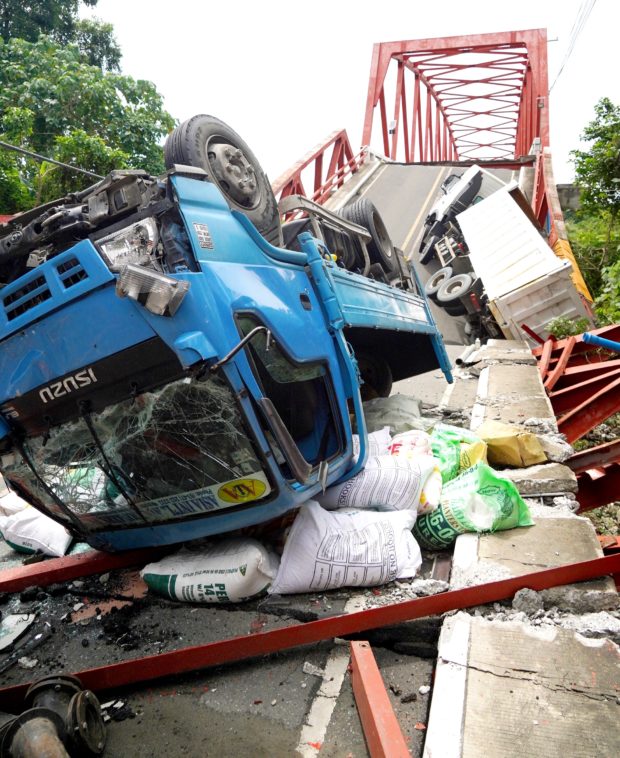 'Overloading' blamed for bridge collapse in Pangasinan