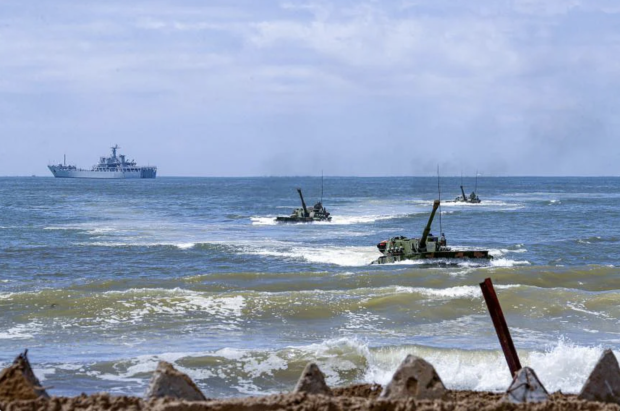 assault wave formation training exercise in Zhangzhou