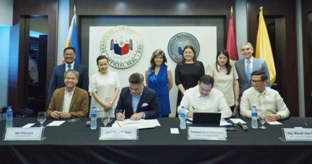 Senate President Juan Miguel Zubiri and House Speaker Martin Romualdez lead the ceremonial signing of the SIM Registration Act and the Barangay and Sangguniang Kabataan Elections Postponement Act on Tuesday, October 4 in Makati City. 