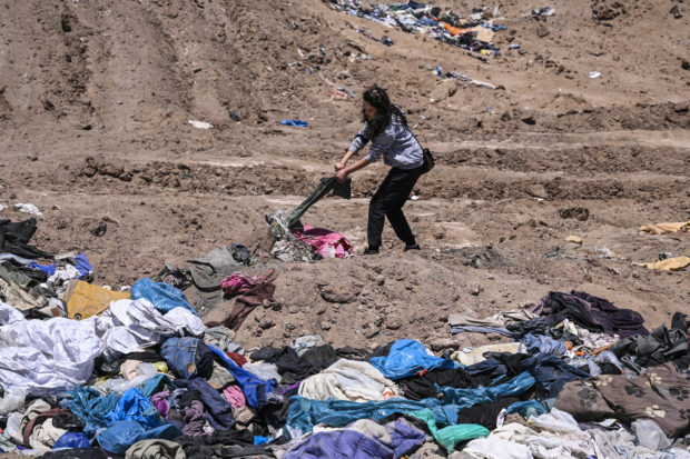 El desierto de Atacama es un ecosistema único y frágil que, según los expertos, está amenazado por montones de basura arrojados de todo el mundo.
