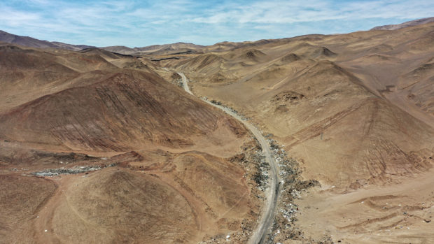 El único Desierto de Atacama en Chile manchado por los desechos del mundo