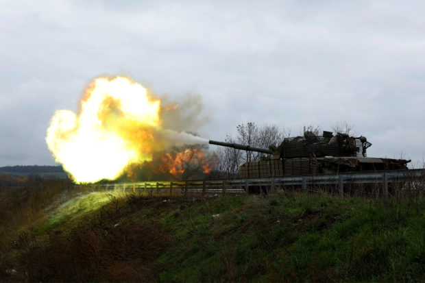 Ukrainian soldiers fire a round on the frontline from a T80 tank that was captured from Russians during a battle in Trostyanets in March, as Russia's invasion of Ukraine continues, in the eastern Donbas region of Bakhmut, Ukraine, November 4, 2022. REUTERS/Clodagh Kilcoyne
