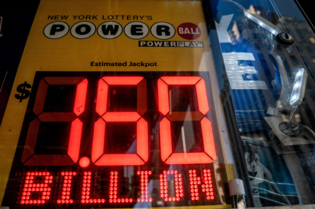  A digital billboard advertising Powerball’s Jackpot of $1.6 billion is displayed in New York City, U.S., November 4, 2022. REUTERS/David 'Dee' Delgado/File Photo