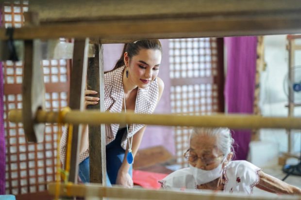 Tears welled up from Miss Universe 2018 Catriona Gray’s eyes after she witnessed Ilocos Norte’s cultural legend and National Living Treasure Magdalena Gamayo working at her loom during a weekend visit to the Gumaba Cultural Center in Pinili town.