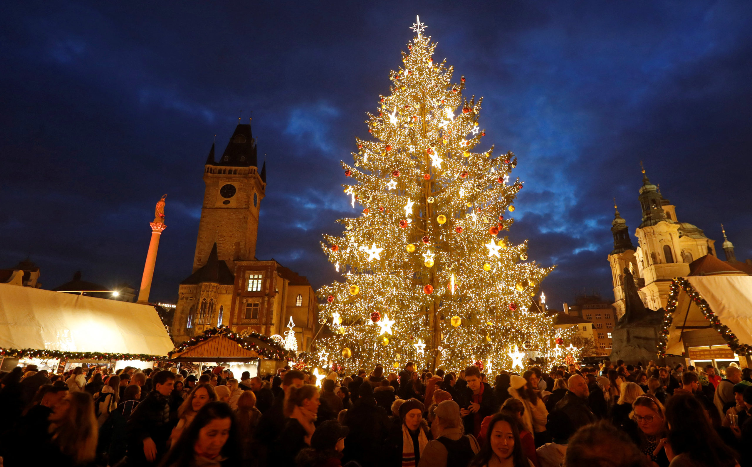 Prague Christmas market returns after COVID but with fewer lights ...