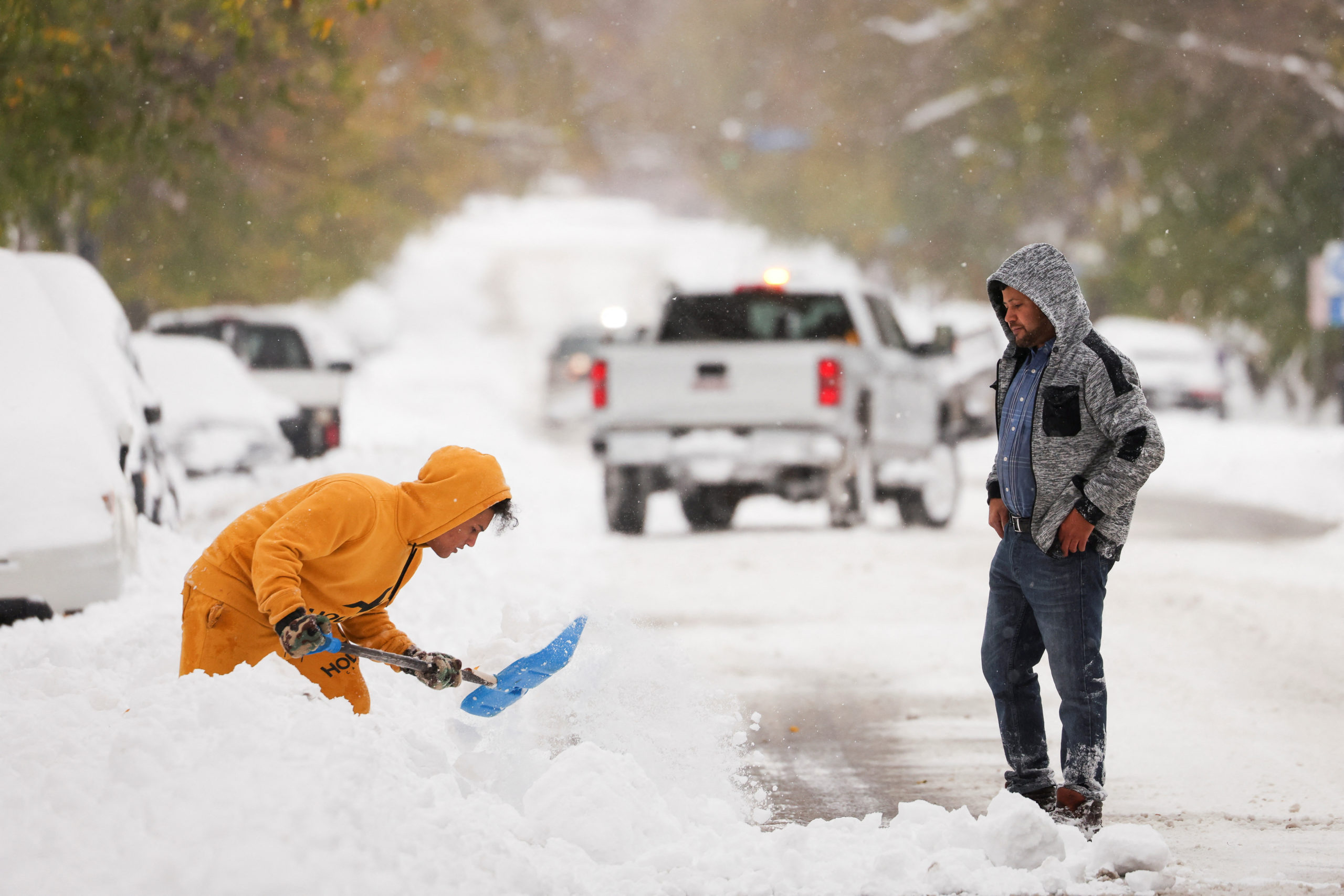 Snowstorm batters western New York, restricting travel ahead of