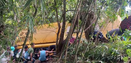 RESCUE. A team of rescuers attempt to raise the school bus that had fallen down a ravine in Ornani, Bataan on Saturday, Nov. 5, to get to the wounded passengers. The bus was carrying 47 persons, most of them public school teachers. Photo from Bataan PNP