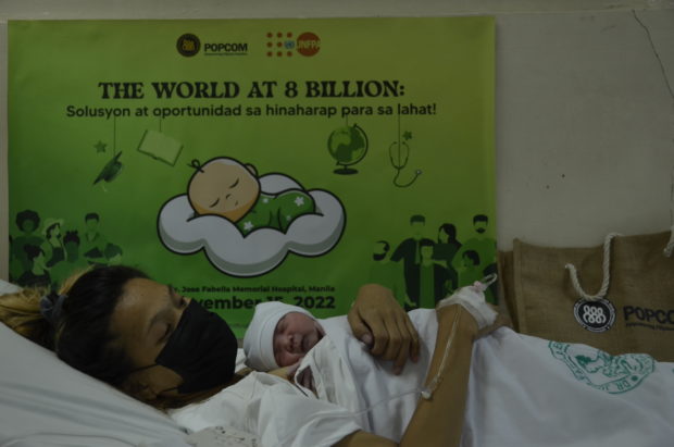 Baby girl Vinice with mother Margarette Mabansag. STORY: Symbolic ‘eight billionth’ person in the world born in Manila