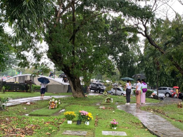 On All Saints' Day at the Manila Memorial Park in Parañaque City