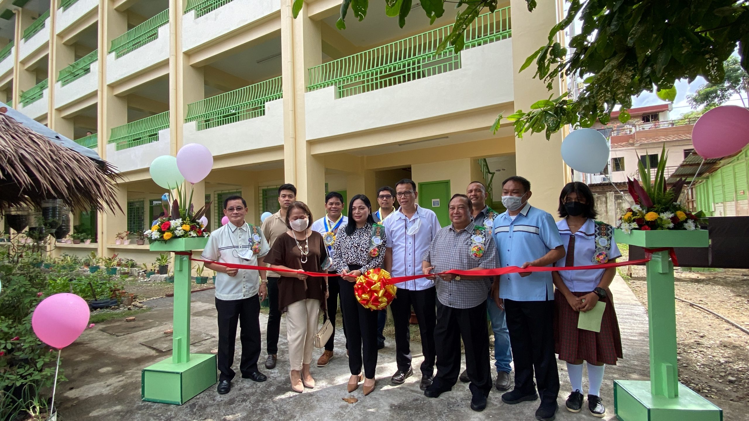 Officials of the Department of Education (DepEd) turn over a school building to the Tagbilaran City Central Elementary School 