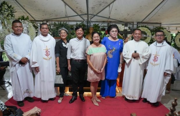 President Ferdinand Marcos Jr. is flanked on his right by sister Irene Marcos-Araneta and on his right by first lady Liza Araneta-Marcos, former first lady Imelda Marcos. 