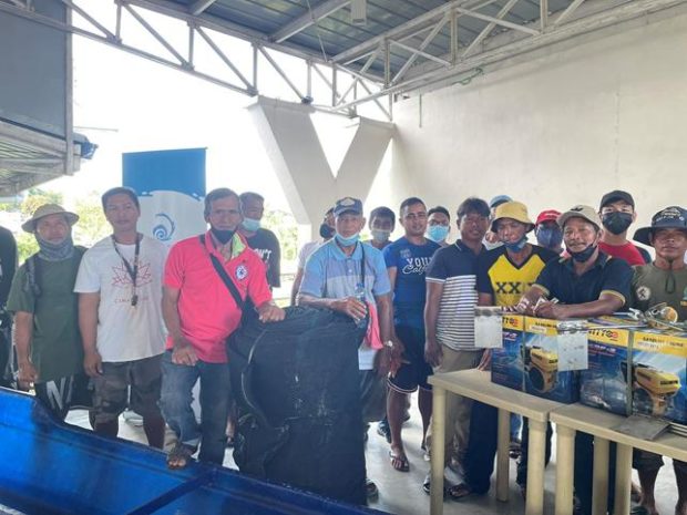 Manila Water Foundation led the ceremonial turnover of fishing gears and equipment to 3,000 fisherfolk families in Cardona, Rizal, under its environmental sustainability program, Project Katig.  