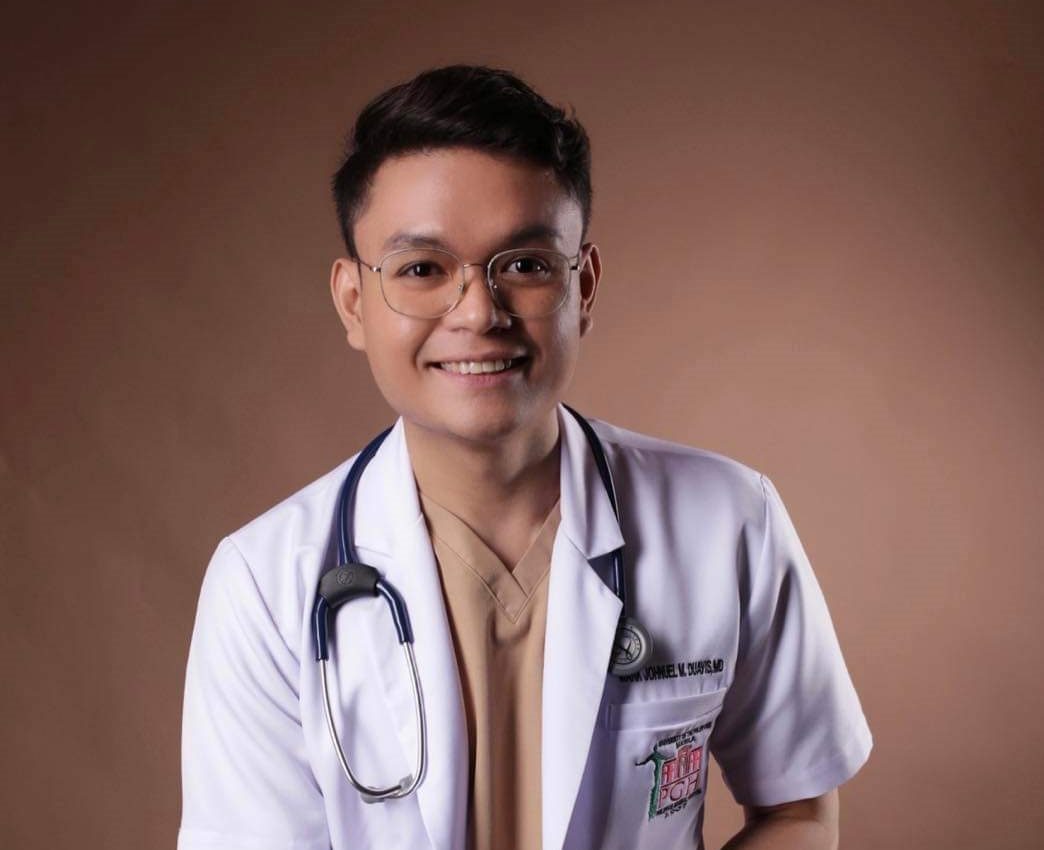 Mark Johnuel Matabilas Duavis, a native of Buenavista town in Bohol province, placed 10th in the October 2022 physician licensure examination. (Photo courtesy of Mark Duavis)