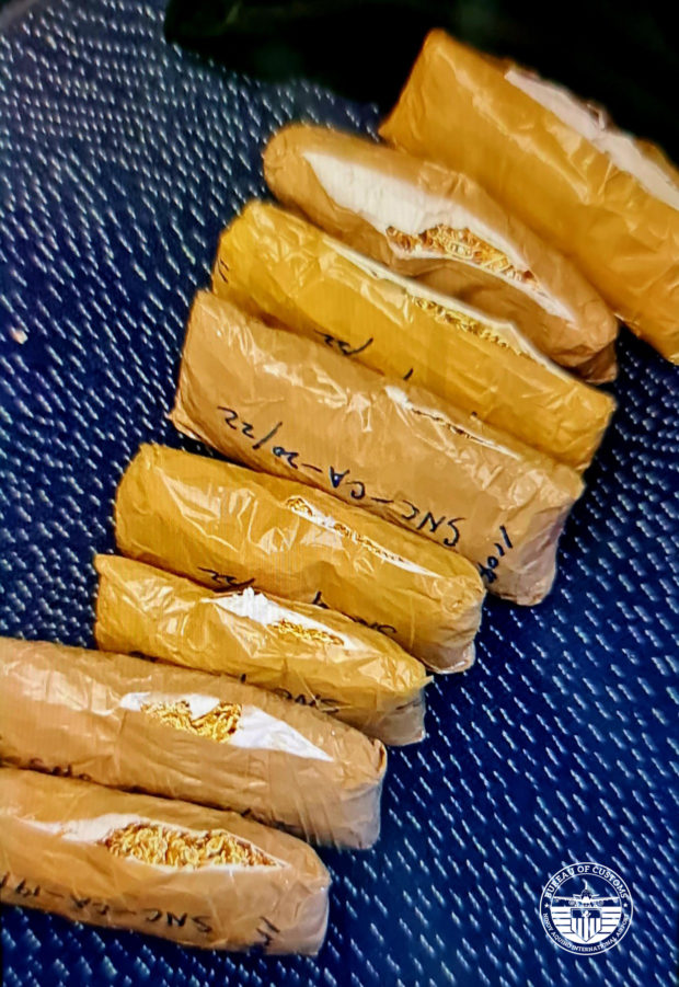 BOC accidentally finds P80 million worth of various pieces of gold jewelry in an airplane lavatory.
