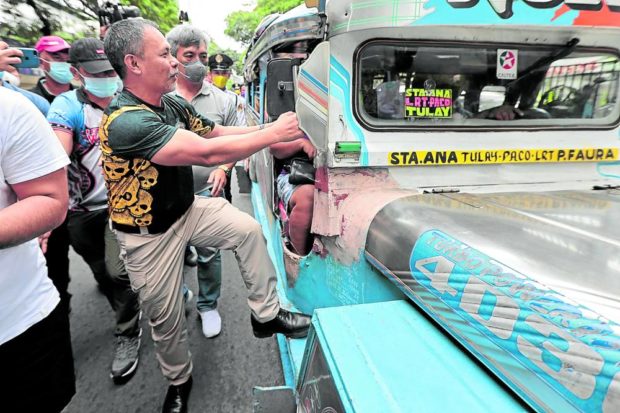 OFF HE GOES Suspended Bureau of Corrections Director General Gerald Bantag rides a passenger jeepney to get away from reporters hounding him as he leaves the Department of Justice in Manila after attending the resumption of the preliminary investigation into the murder of broadcaster Percival “Percy Lapid” Mabasa on Monday. STORY: Bantag wants DOJ out of Mabasa slay probe
