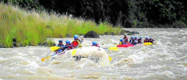 WHITEWATER ADVENTURE The Chico River in Kalinga province, shown in this 2014 photo, is popular as a whitewater rafting destination in the Cordillera. Regional officials say the river, apart from its use for recreation, can also be a major source of clean energy. —EV ESPIRITU