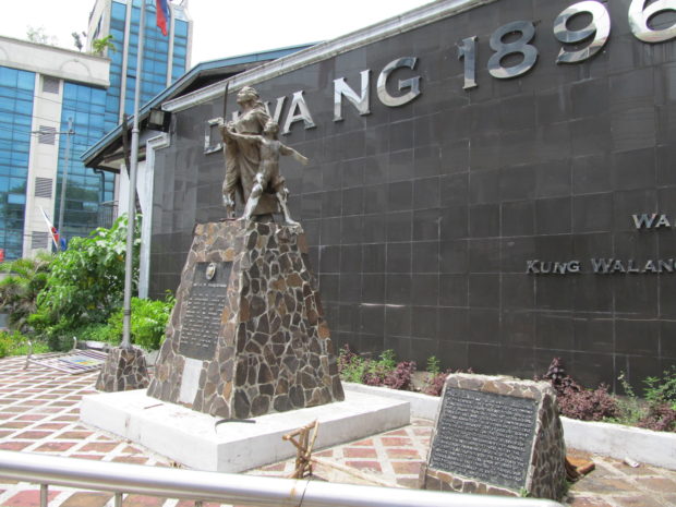 A Philippine historian slammed the historical marker of Andres Bonifacio in Pinaglabanan Shrine in San Juan City, which, he said, made the Katipunan founder look like a “bungling fool” and the revolutionaries “inutile.”