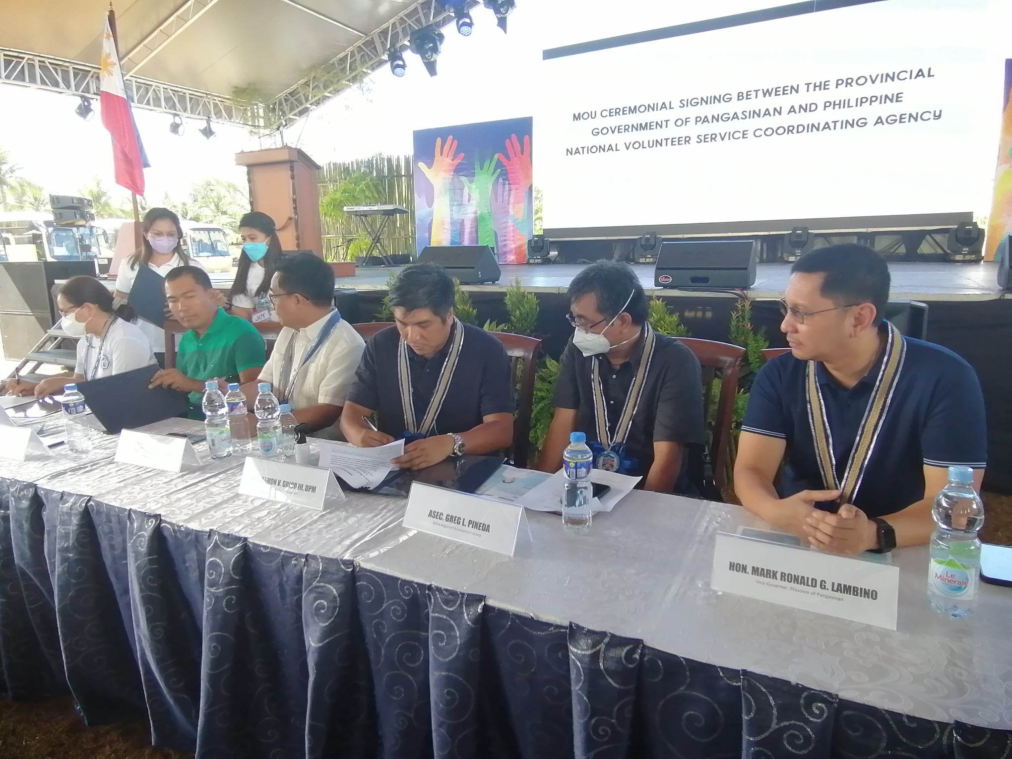 Pangasinan officials sign a memorandum of understanding with representatives of the Philippine National Volunteer Service Coordinating Agency for the establishment of Pangasinan Volunteerism Center in Lingayen town on Thursday, Dec. 1