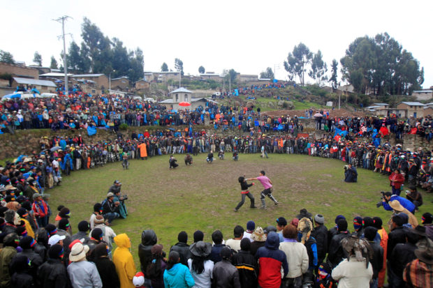 Peru Christmas ritual fighting