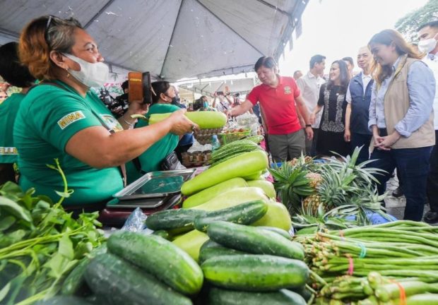 The Kadiwa program, which aims to bring agricultural products to the masses at a cheaper price, has sold P418-million worth of goods as of November, serving 1.22 million households nationwide, Malacañang said on Saturday. 