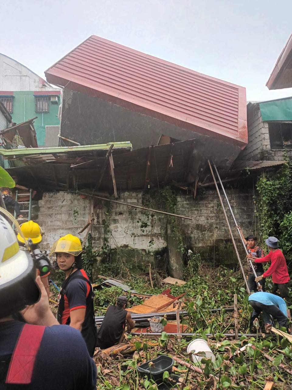 4-story building in Malabon City collapses