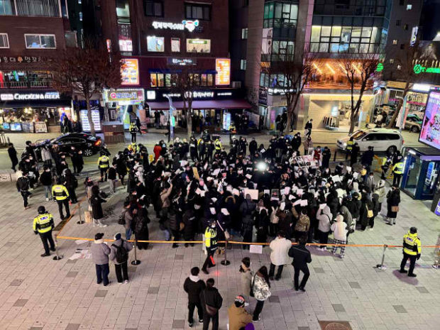 protesters gathering in Hongdae