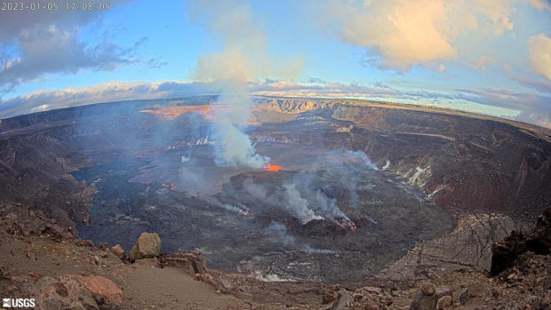 The eruption of the Kilauea  volcano in Hawaii resumes on January 5, the USGS said.