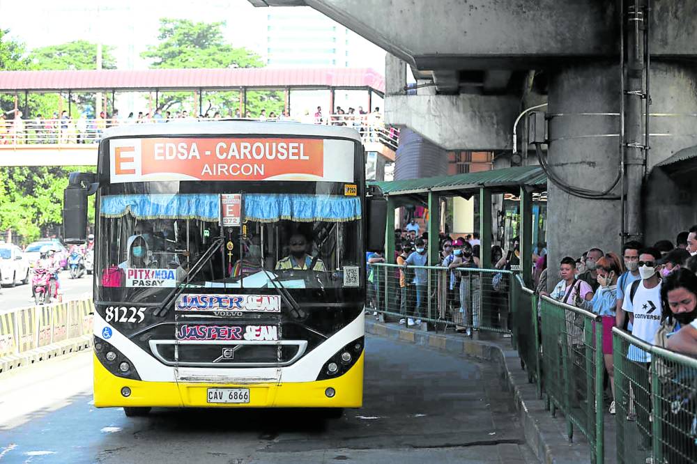 Thousands of commuters will soon enjoy free rides again on the Edsa Bus Carousel once the funding for the program becomes available. In the meantime, commuters will have to pay for their bus fares.