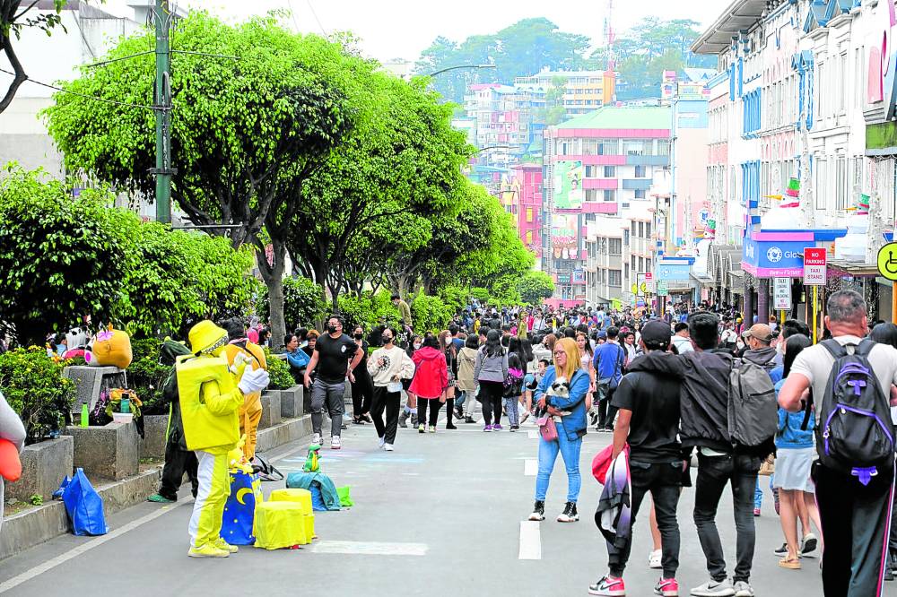 Session Road in Baguio City turns into a pedestrian mall every Sunday, such as this scene captured on Christmas Day last year, to give residents and tourists the opportunity to take leisurely walks, watch street performances, and check food and crafts stalls.
