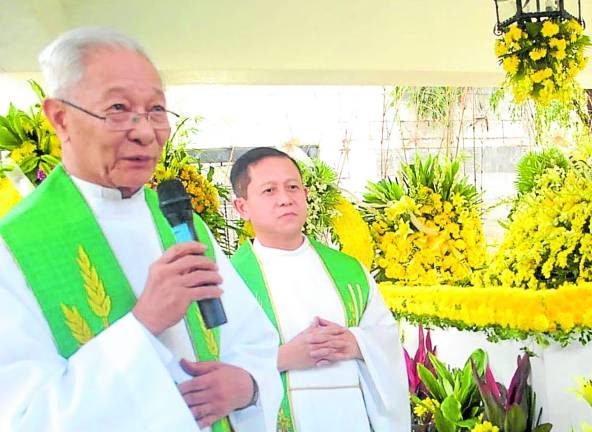Fr. Catalino G. Arevalo STORY: Jesuit priest Catalino Arevalo, ‘Father of Asian Theology’; 97