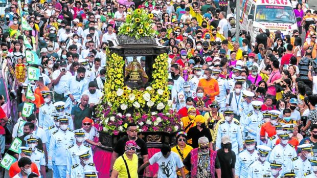 Throng of devotees accompany the image of the Sto. Niño to the San Jose ParishChurch 