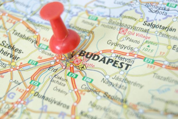 A man injures three police officers in Budapest with a knife