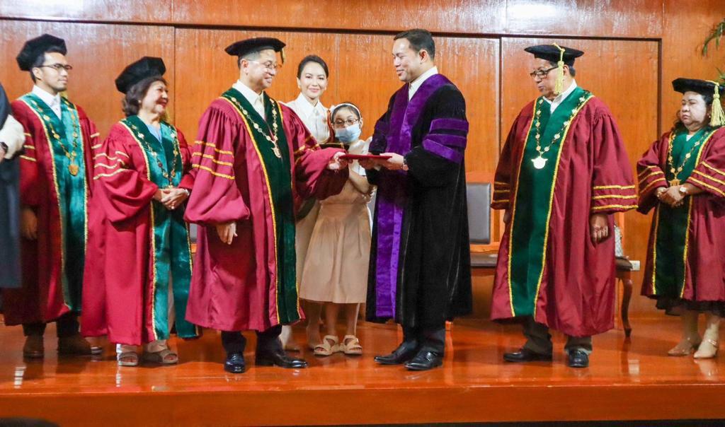 UP confers Mark Villar with Doctor of Laws, Honoris Causa