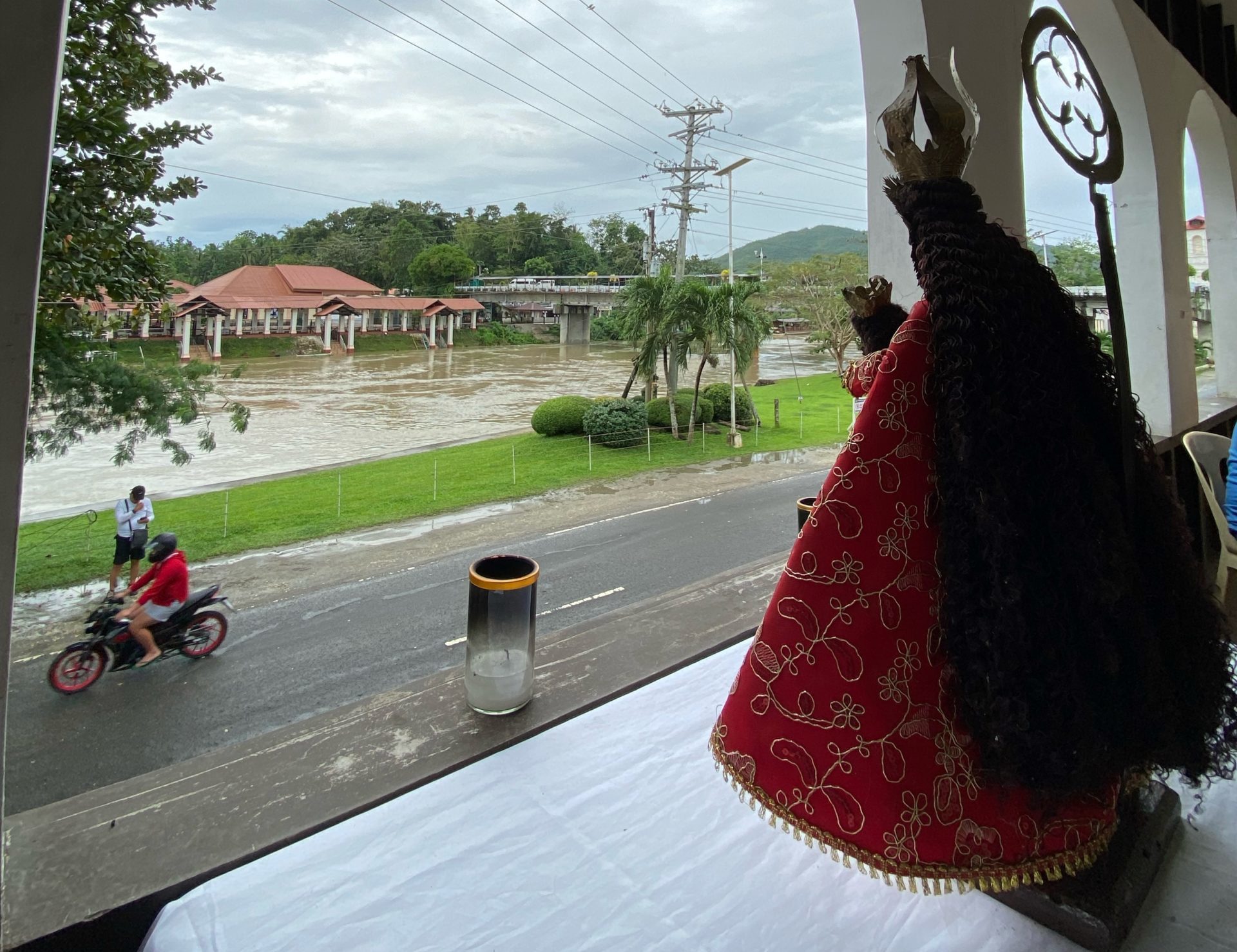 The image of the Our Lady of Guadalupe de Extremadura was placed in front of the Loboc River after it swelled due to the inclement weather, known as "dungaw” (to look out) to calm the river.