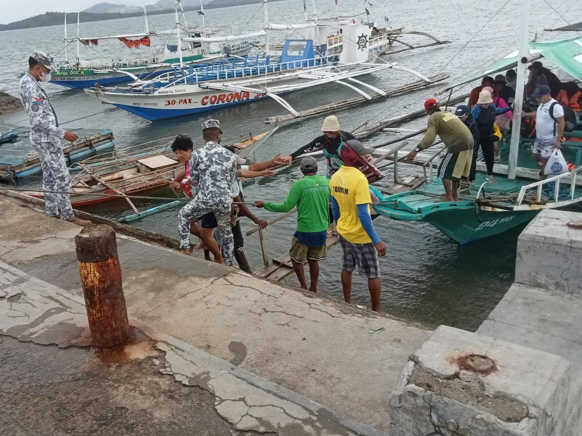 PCG rescues 18 passengers of distressed boat off Iloilo City