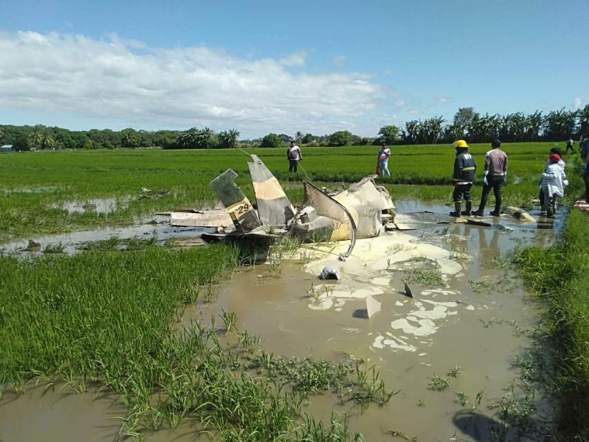 Emergency workers respond to the site where the Philippine Air Force aircraft Marchetti SF260 crash-landed. Police and PAF officials said the plane crashed in the middle of the rice field at Barangay Del Rosario, Pliar town, Bataan province on Wednesday morning (Jan. 25) during recurrency training, killing its two pilots. 