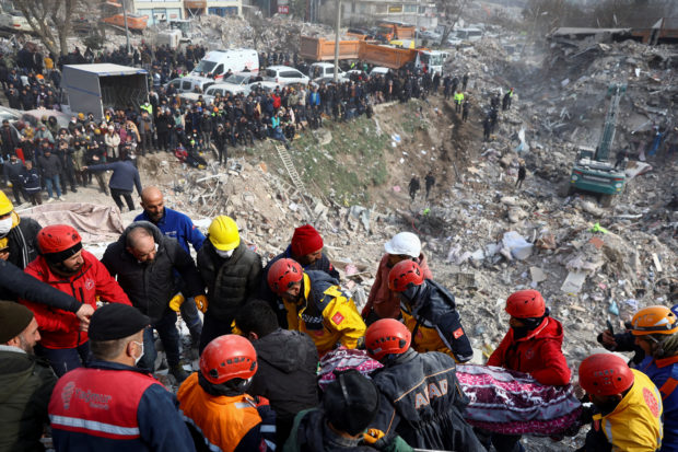 Rescuers carry 20-year-old survivor Ibrahim Kantrji, in the aftermath of a deadly earthquake, in Kahramanmaras, Turkey, February 10, 2023. REUTERS/Ronen Zvulun