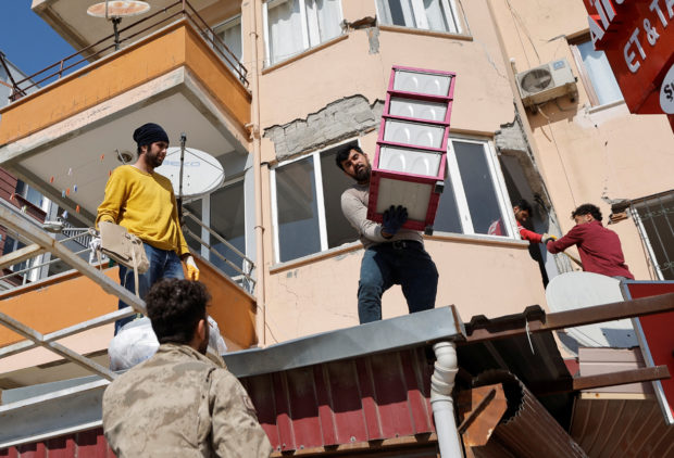 International aid agencies are stepping up efforts to help millions of homeless people in quake-devastated Turkey