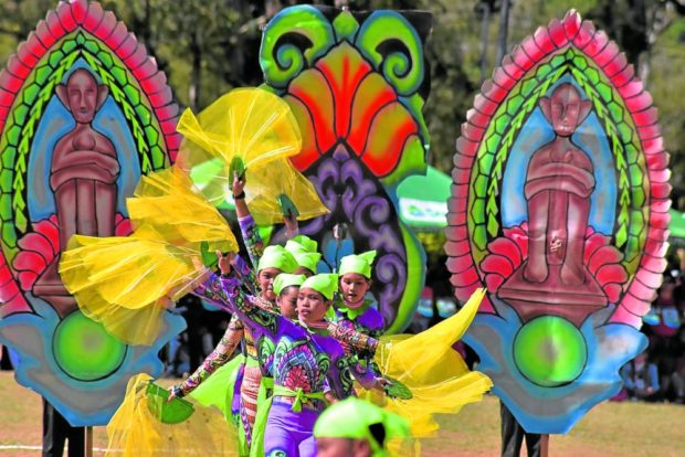 Street parade at the opening of the Baguio Flower Festival. STORY: Thin crowd greets opening parade of Baguio’s Panagbenga